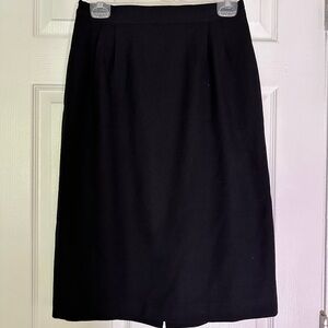 Black skirt w/zipper in back